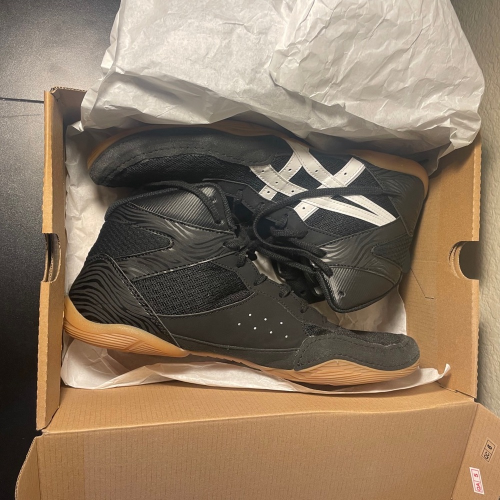 ASICS men’s wrestling shoes size 12